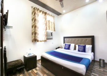 Oyo! Book hotel online at rail stations 4