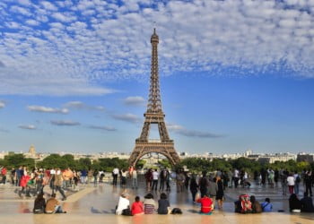 Figure Ba usiness While Traveling the World 5