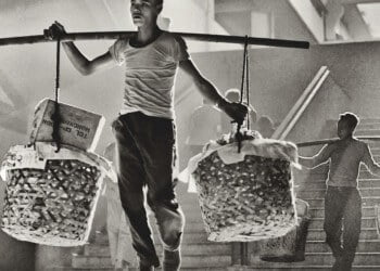 Young UK photographer’s works on China satisfaction fans 1
